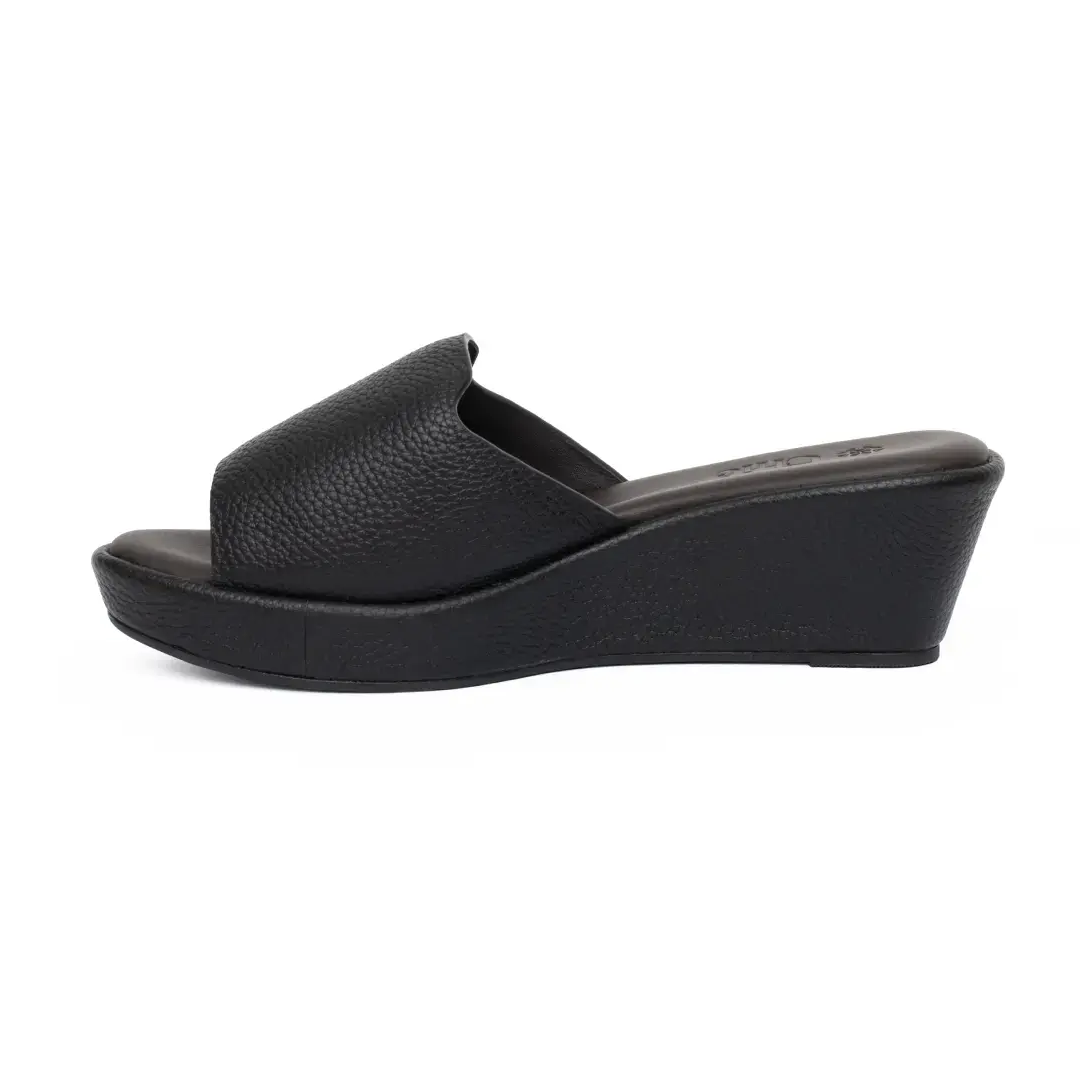 Chic Medium Wedge Slippers in Grain Leather